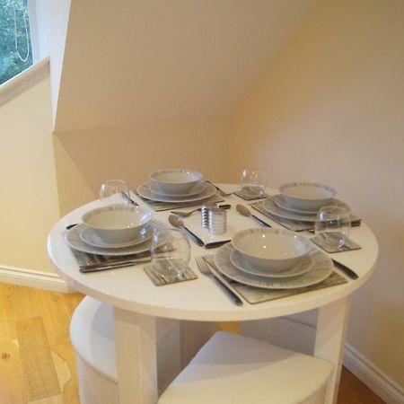 Modern, Cosy Apartment In Bearsden With Private Parking Glasgow Bagian luar foto