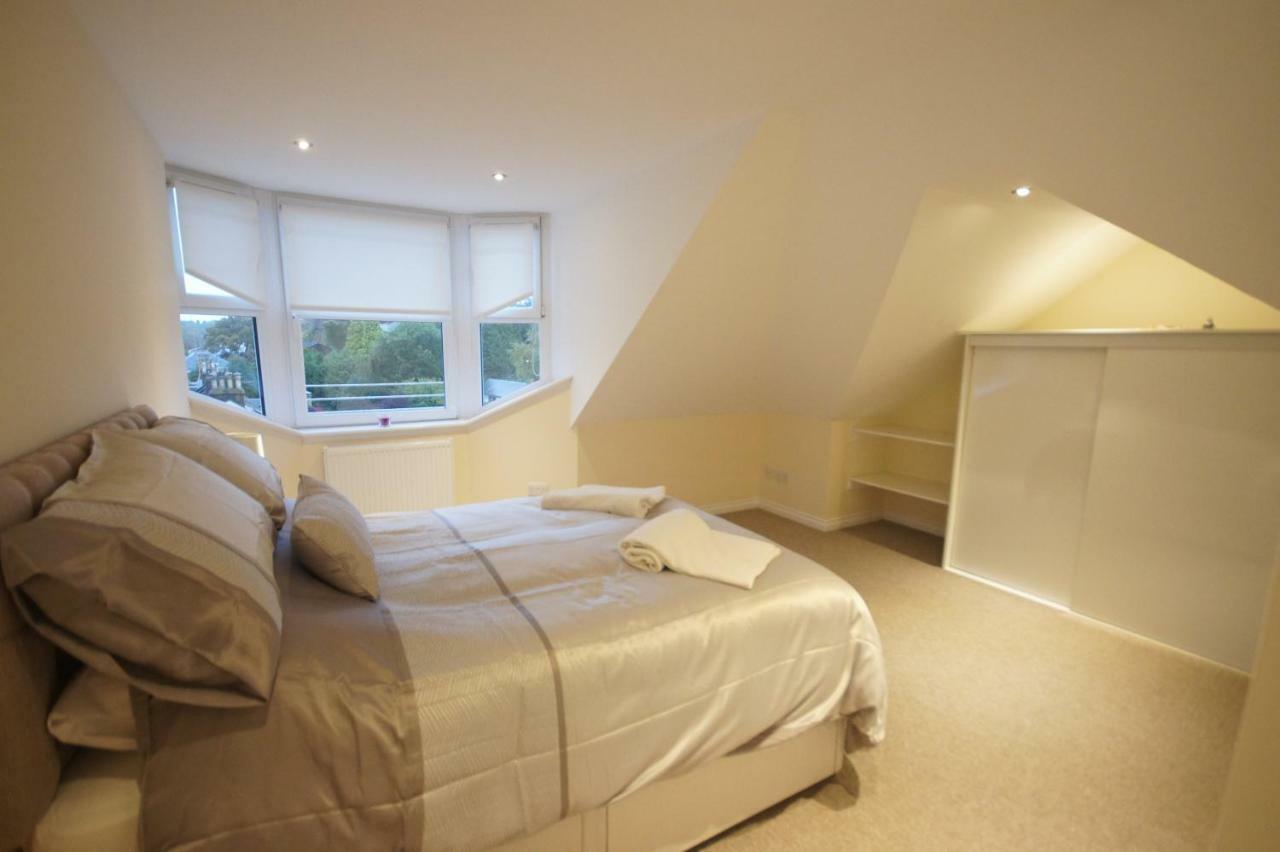 Modern, Cosy Apartment In Bearsden With Private Parking Glasgow Bagian luar foto
